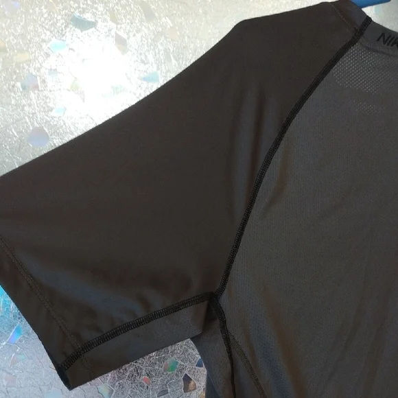 Nike Pro Gray Athletic T-Shirt - Picture 6 of 10